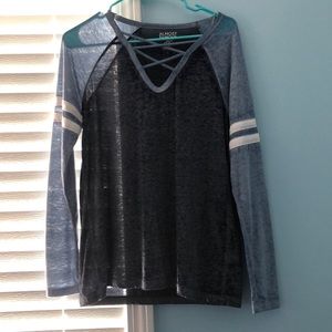 long sleeve t shirt.